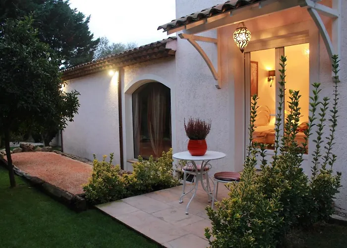 Bed & Breakfast La Topi Antibes